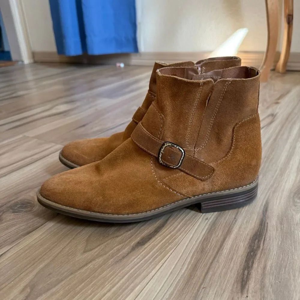 Clarks Womens Tan Camzin Loop Suede Leather Almond Toe Ankle Boots Size 10